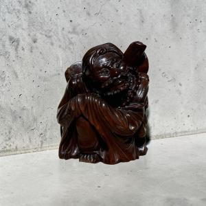 Personnage oriental. Bois de fer sculpté et patiné