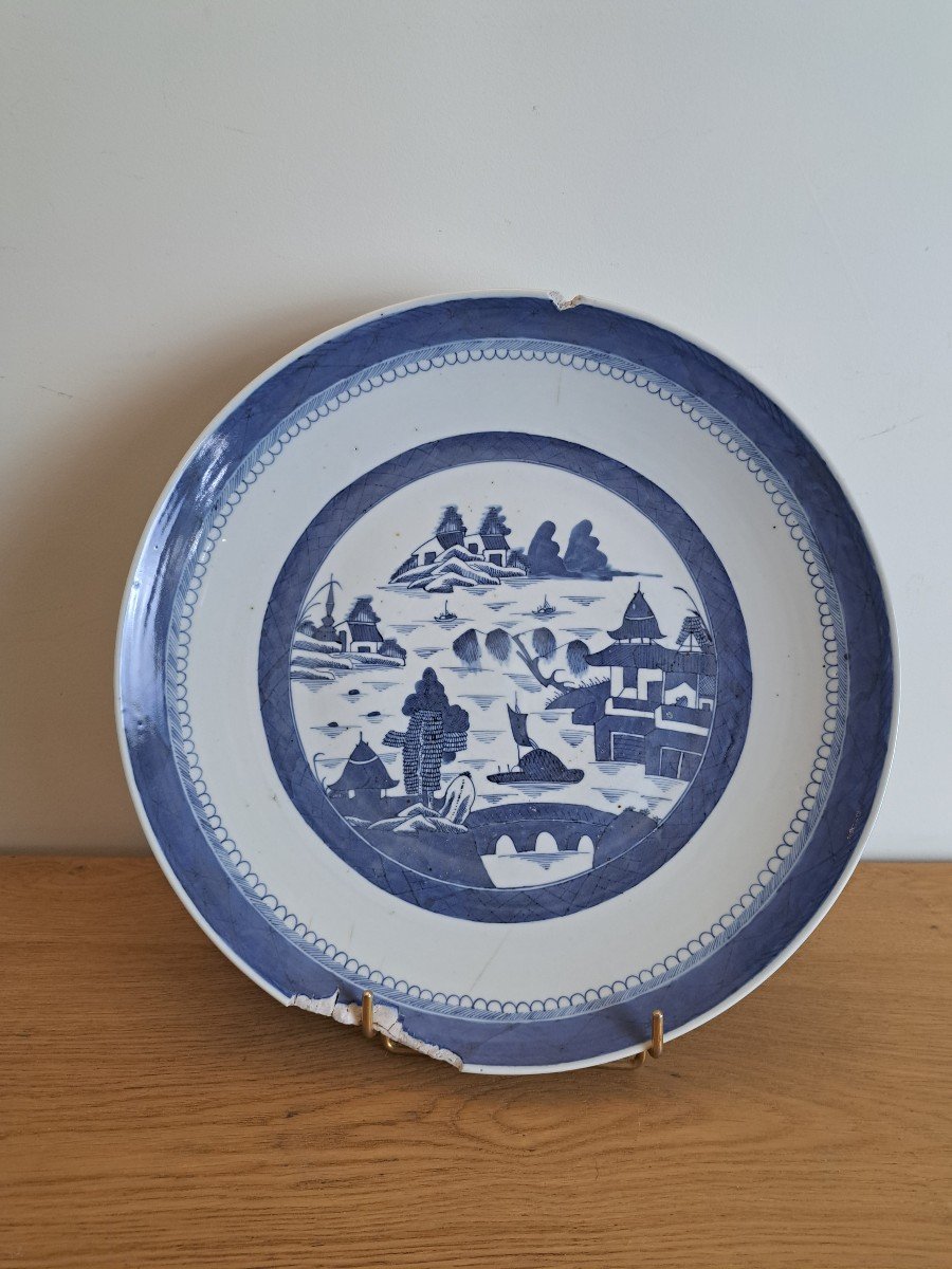 China, Large Dish, White Blue Porcelain, XIX °.