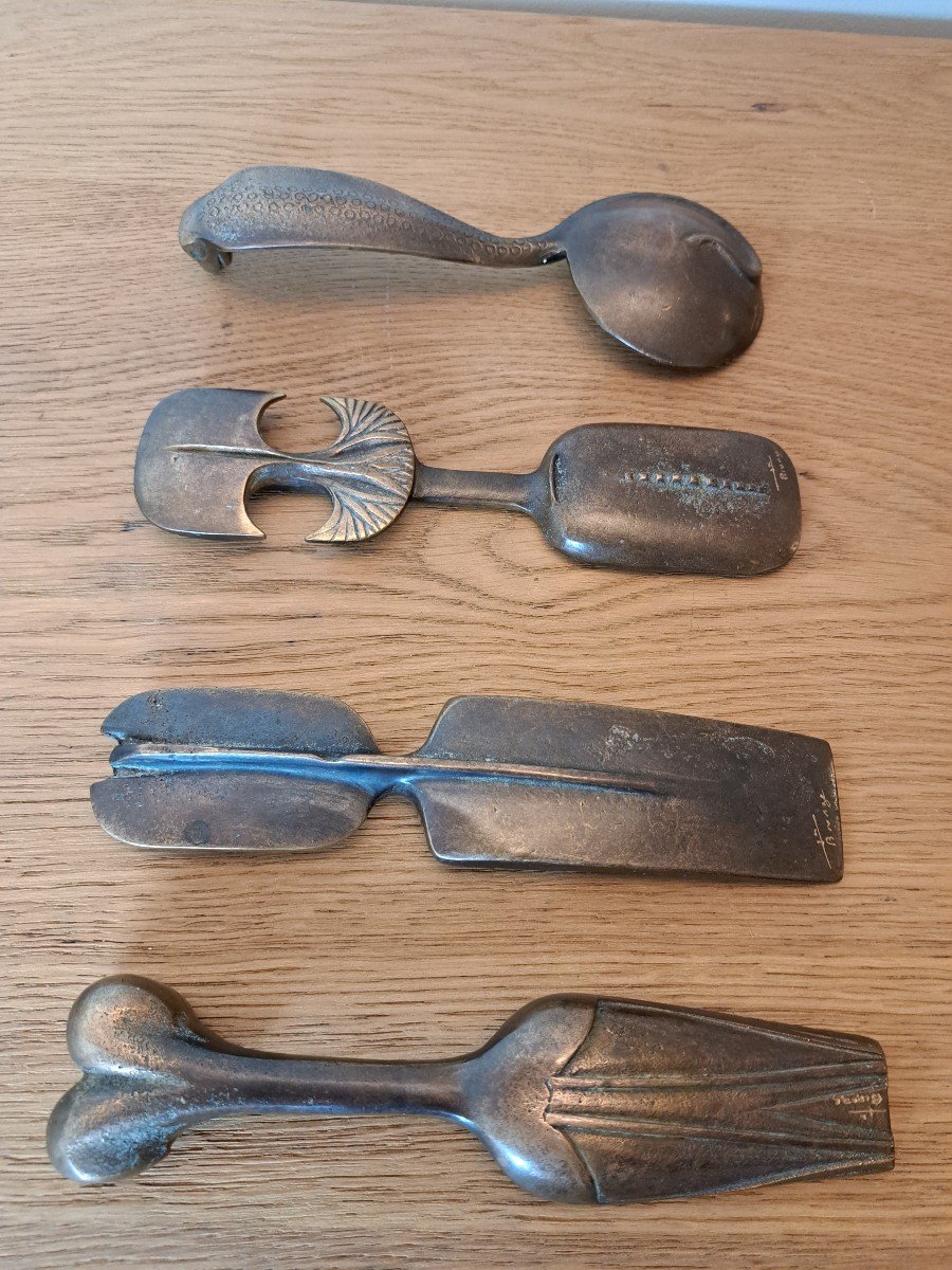 Suite De Quatre Cuillères à Fard , Bronze , XX°. -photo-5