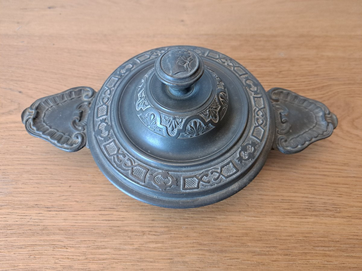 Ecuelles à Oreilles , Décor à La Bérain , Etain , XVIII°. -photo-2