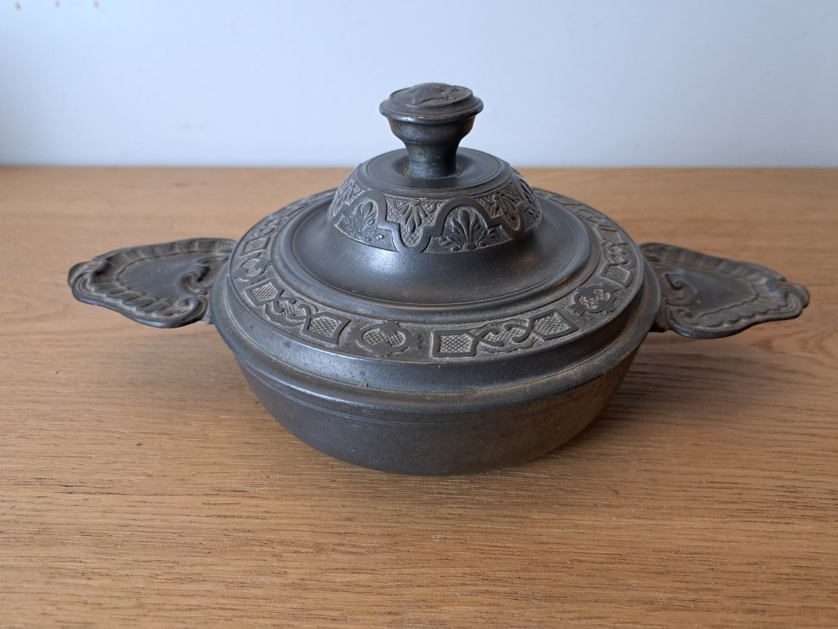 Ecuelles à Oreilles , Décor à La Bérain , Etain , XVIII°. -photo-3