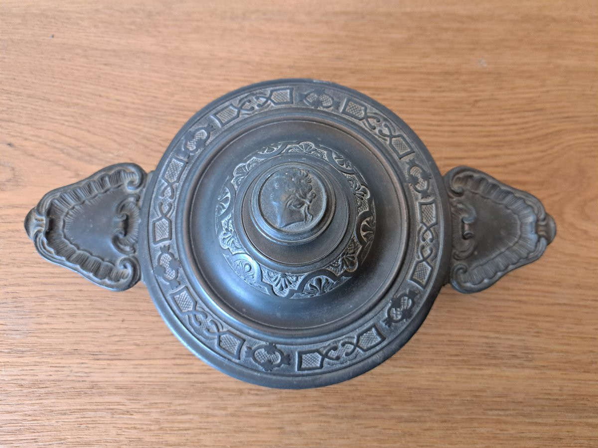 Ecuelles à Oreilles , Décor à La Bérain , Etain , XVIII°. -photo-4