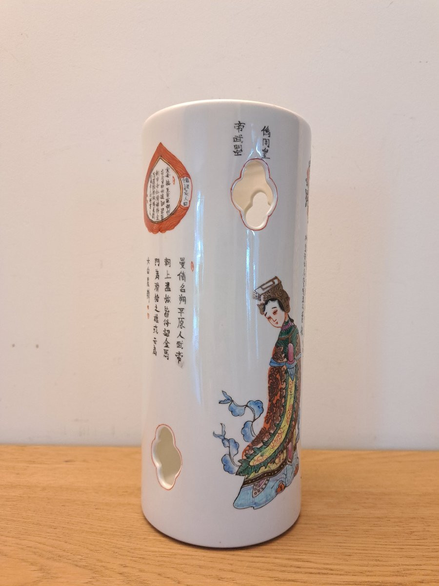 China, Scroll Vase, Porcelain, 20th Century. -photo-3
