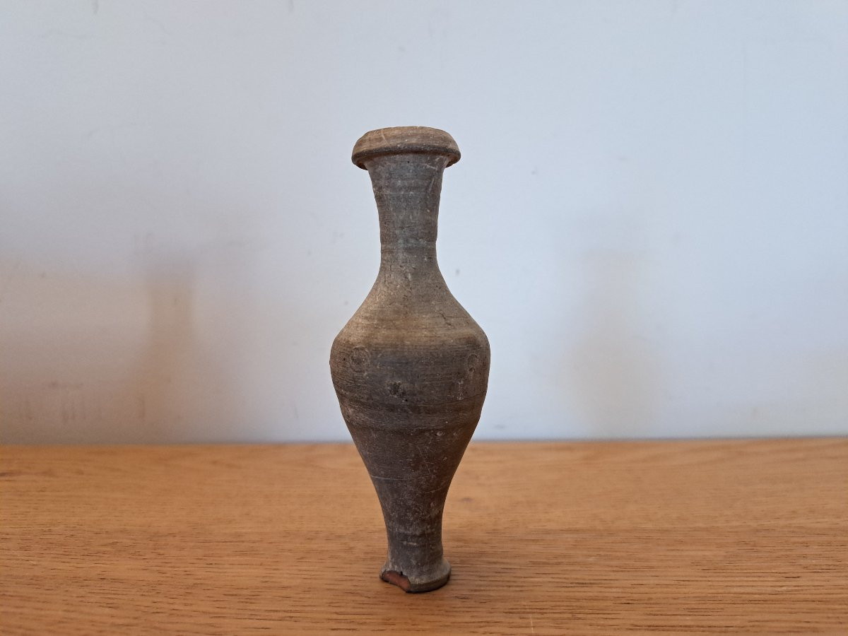 Epoque Romaine , Amphorisque , Terre cuite grise . -photo-2