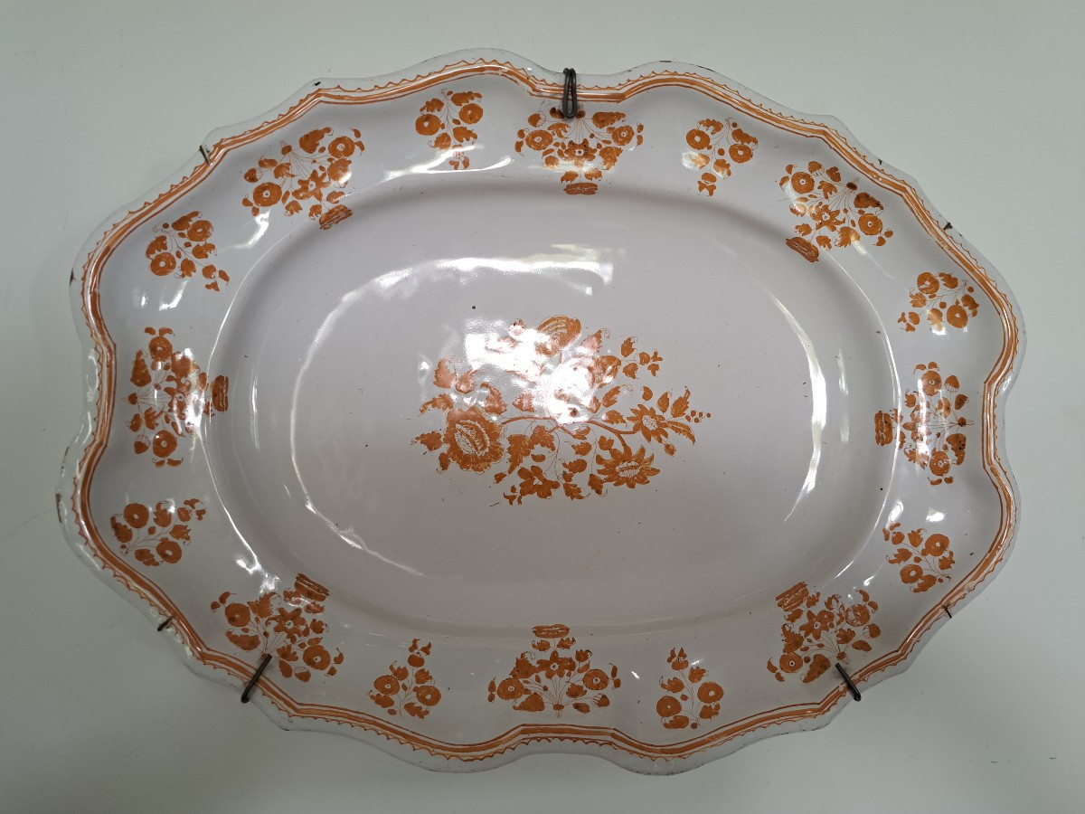Moustiers, Oval Dish With Curved Edge, Earthenware, 18th Century. 