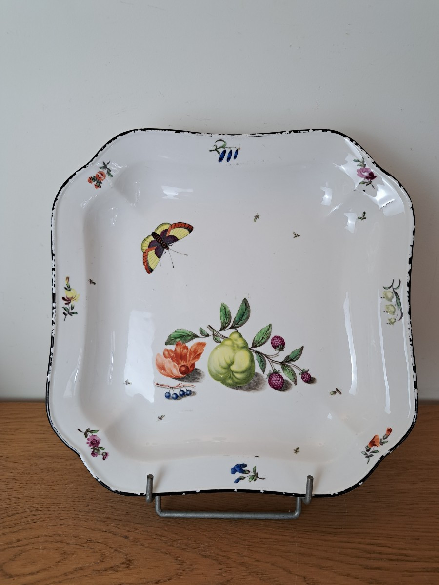 Fruit And Butterfly Dish, Porcelain, 18th Century. 