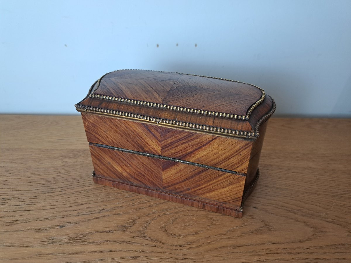 Coffret , Bois de rose , filet de laiton , style Louis XVI , Napoléon III , Fin XIX°. -photo-4