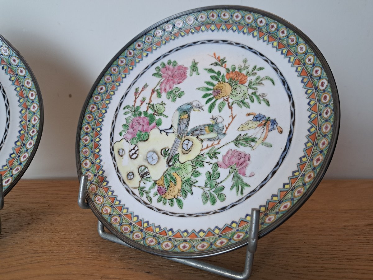 Chine , Paire d'assiettes en porcelaine , cerclage argent , XIX°. -photo-1