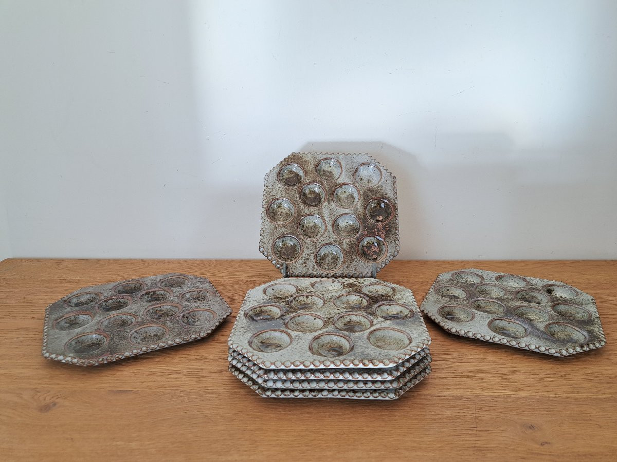 Thierry et Chantal Robert , Suite de 7 assiettes à escargots , Grès , XX°. -photo-2