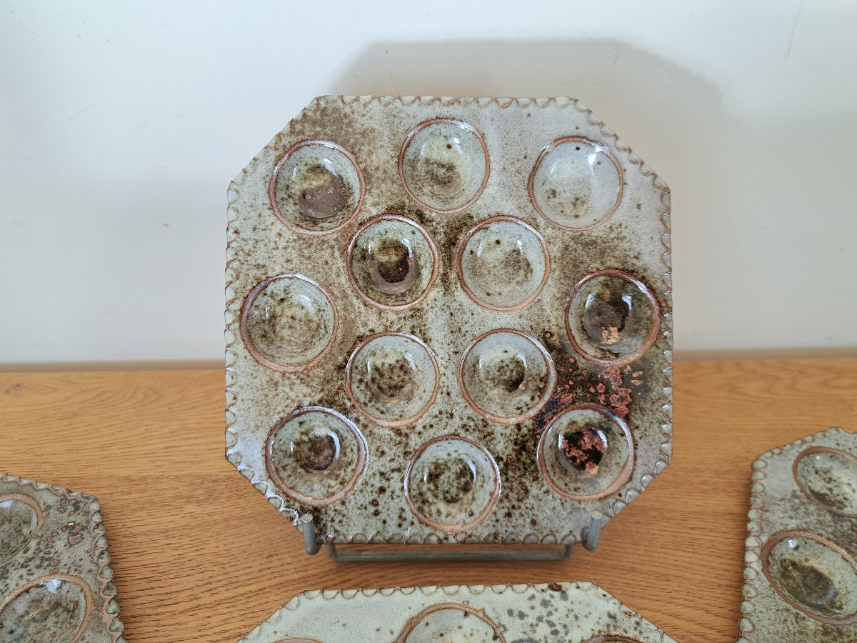 Thierry et Chantal Robert , Suite de 7 assiettes à escargots , Grès , XX°. -photo-4