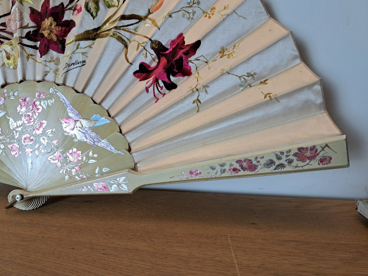 Duvelleroy , Eventail , Satin brodé , bois peint , Fin XIX°. -photo-3
