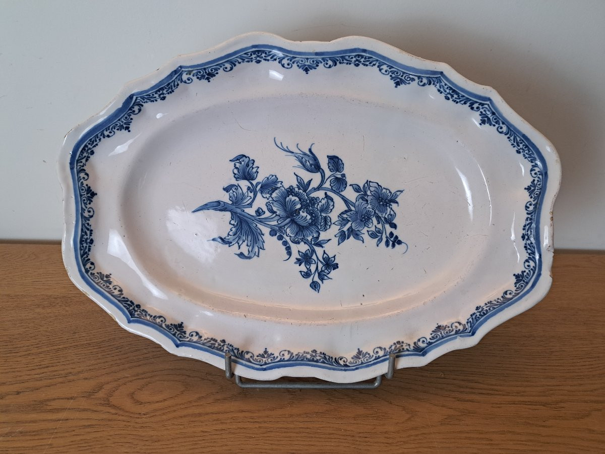 Moustiers , Plat ovale à bord chantourné , Blanc /Bleu , Faïence , XVIII°. -photo-2