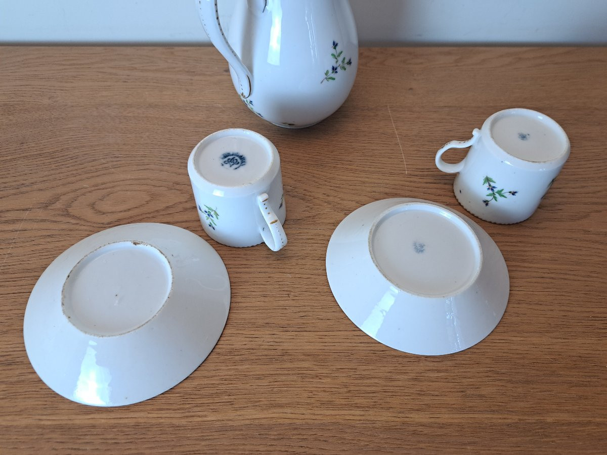 Bordeaux, Alluaud And Vanier, Two Cups And A Jug, Porcelain, Late 18th Century. -photo-1