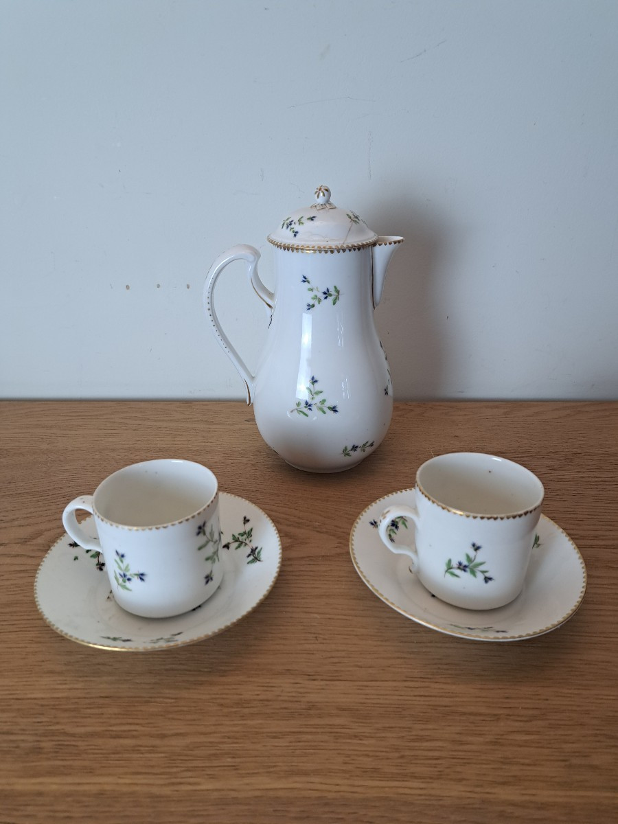 Bordeaux, Alluaud And Vanier, Two Cups And A Jug, Porcelain, Late 18th Century. 