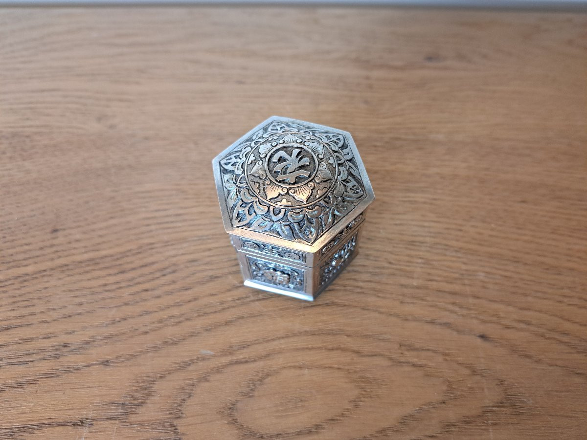 Chine, Petite Boite hexagonale , Argent , XX°. -photo-2