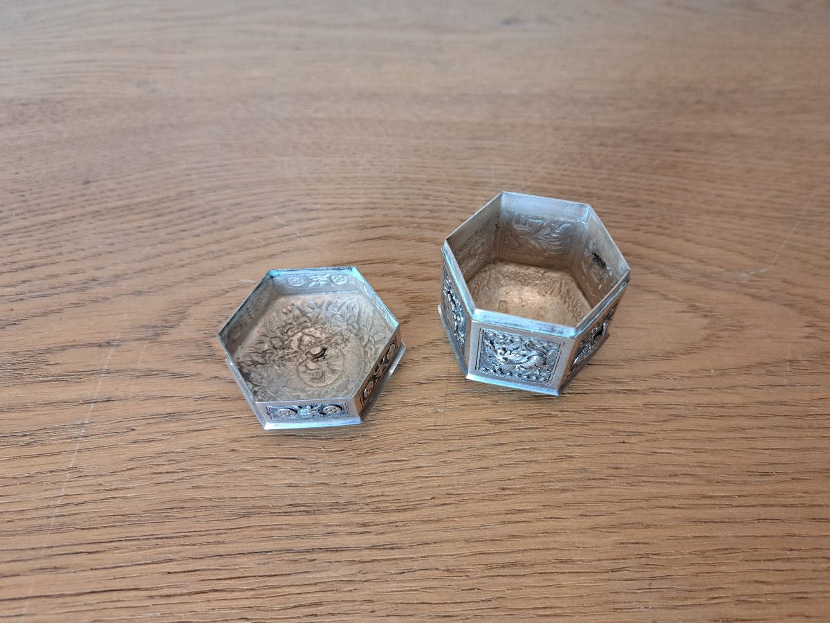 Chine, Petite Boite hexagonale , Argent , XX°. -photo-4