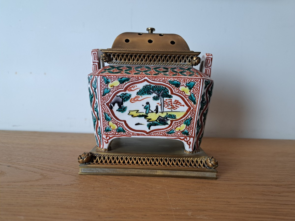 Japan, Incense Burner, Porcelain, Bronze, Late 19th/early 20th Century. 
