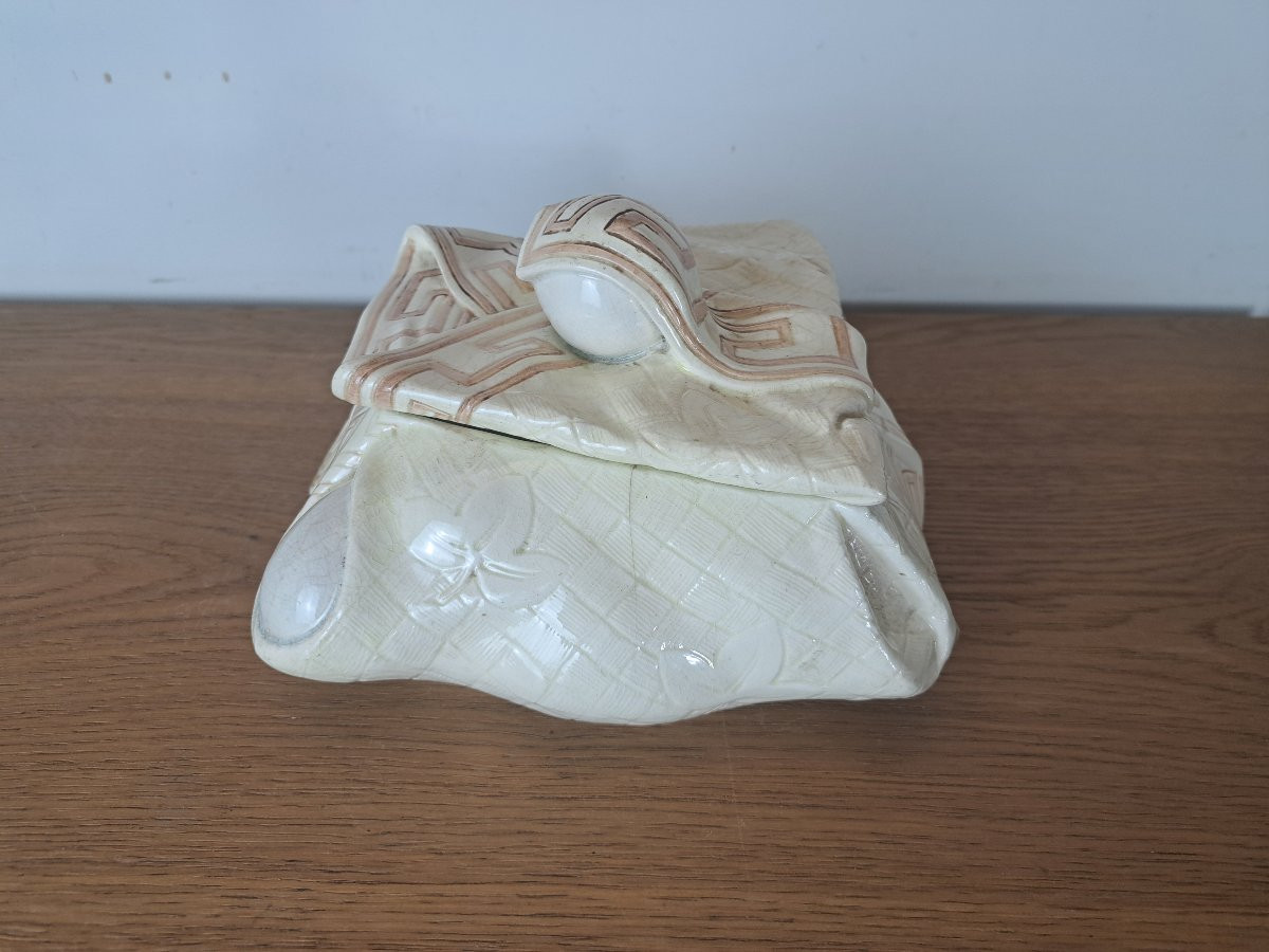 Sarreguemines , Majolique Trompe l'œil œufs et torchon à la grecque , fin XIX°. -photo-2