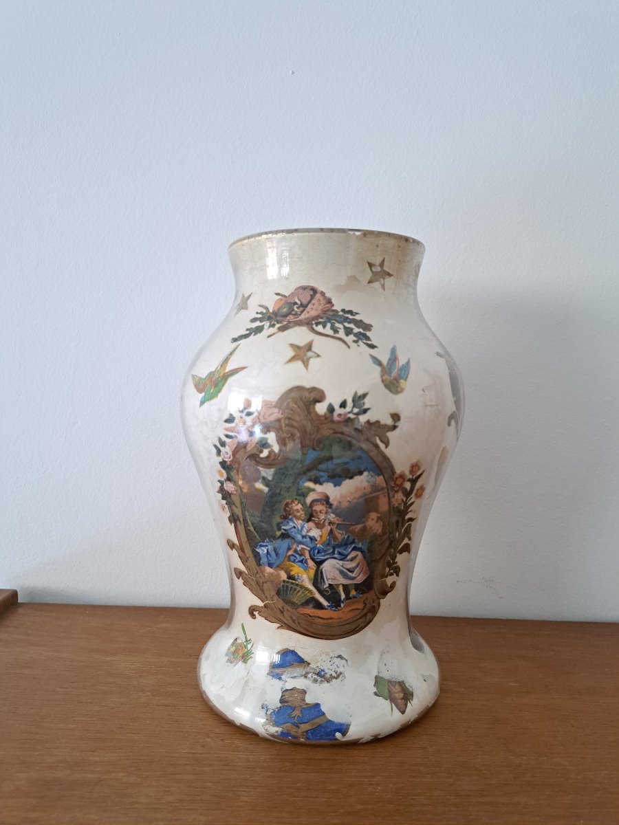 Vase balustre en fixé sous verre , Italie , Fin XVIII°. 