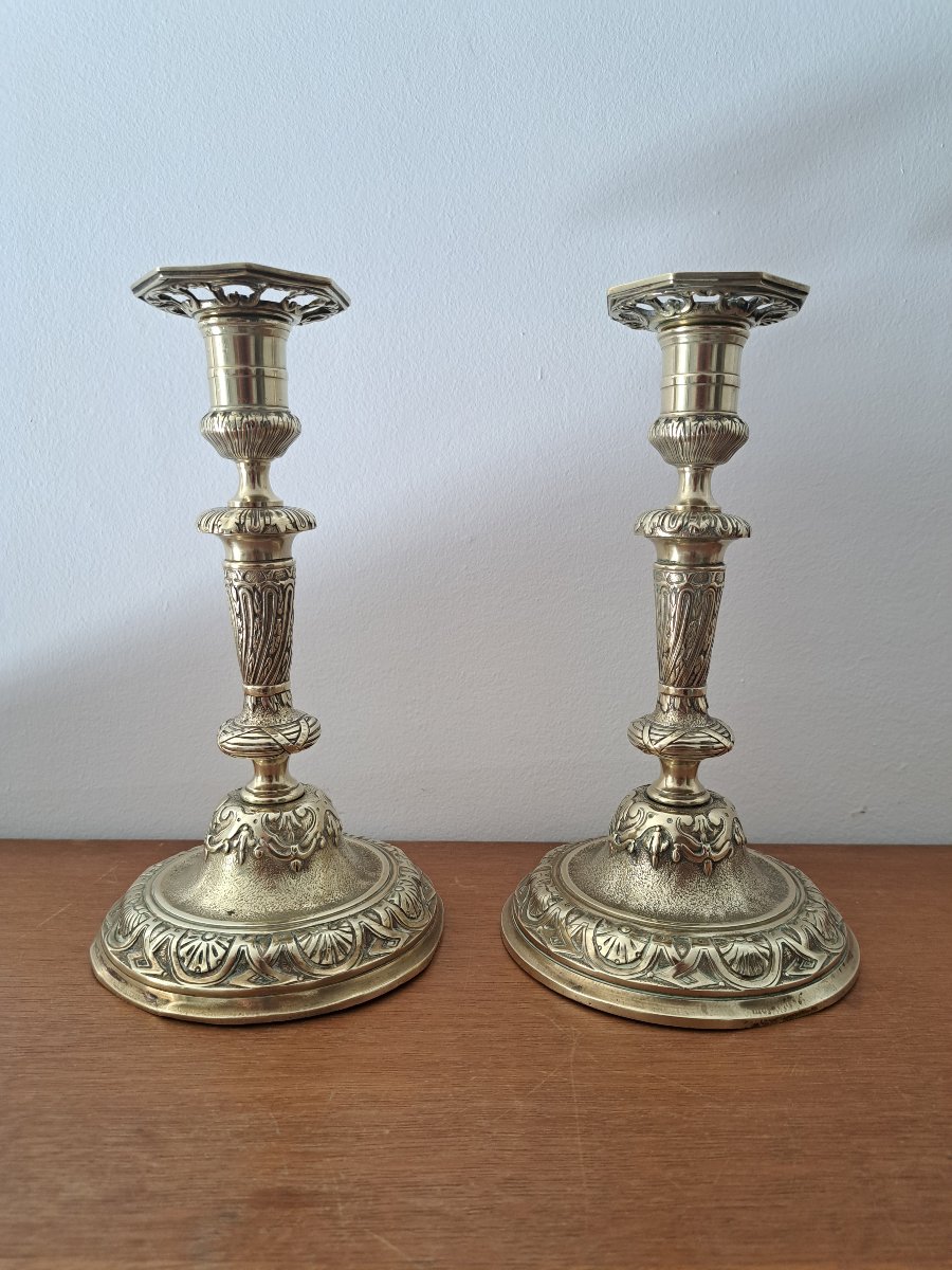 Paire de bougeoirs , Bronze doré , Louis XIV , Fin XVII°/Début XVIII°. 