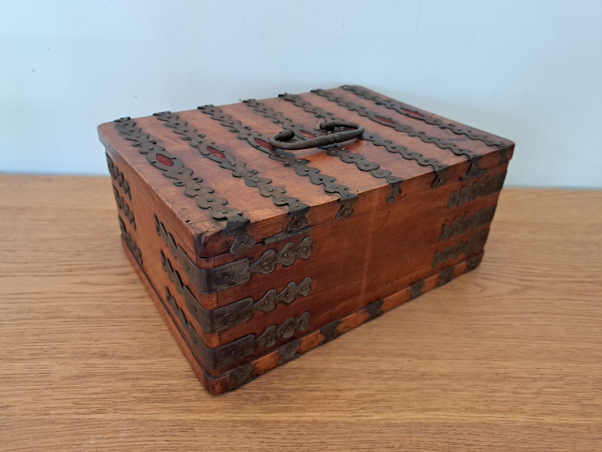 Coffret en Noyer et fer , XIX° ou avant . -photo-4