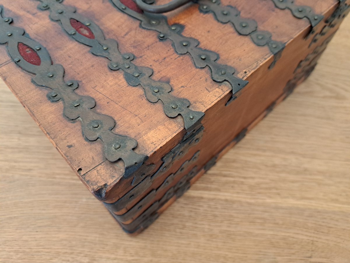 Coffret en Noyer et fer , XIX° ou avant . -photo-5