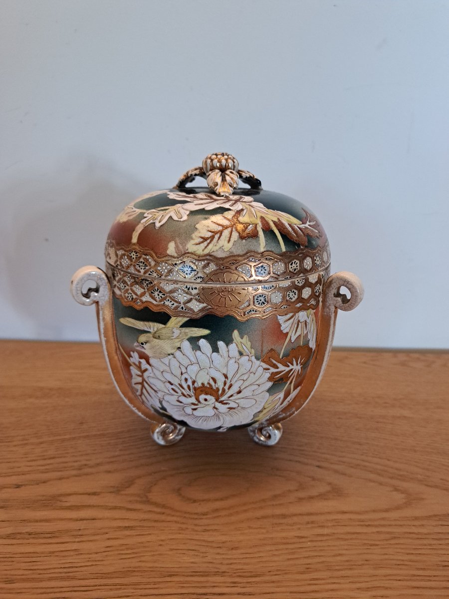 Japon , Bonbonnière , Céramique , Satzuma , Meiji , XIX°. 