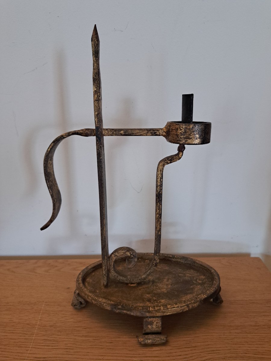 Bougeoir porte chandelle , Fer forgé doré , XX°. 