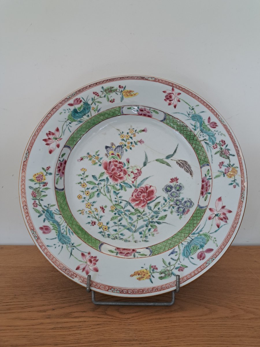 China, Serving Plate, Porcelain, Green Family, 18th Century. 