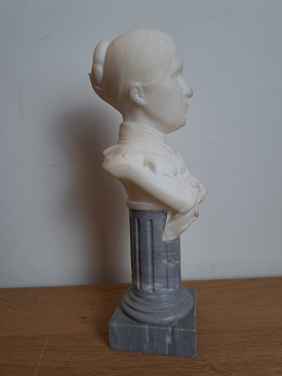 Dame de qualité , Buste en marbre sculpté , Fin XIX°. -photo-2