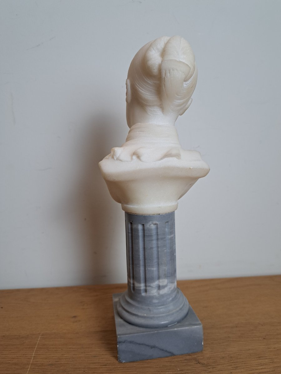 Dame de qualité , Buste en marbre sculpté , Fin XIX°. -photo-3