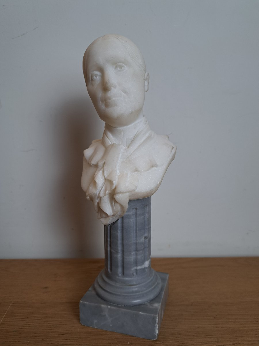 Dame de qualité , Buste en marbre sculpté , Fin XIX°. -photo-1