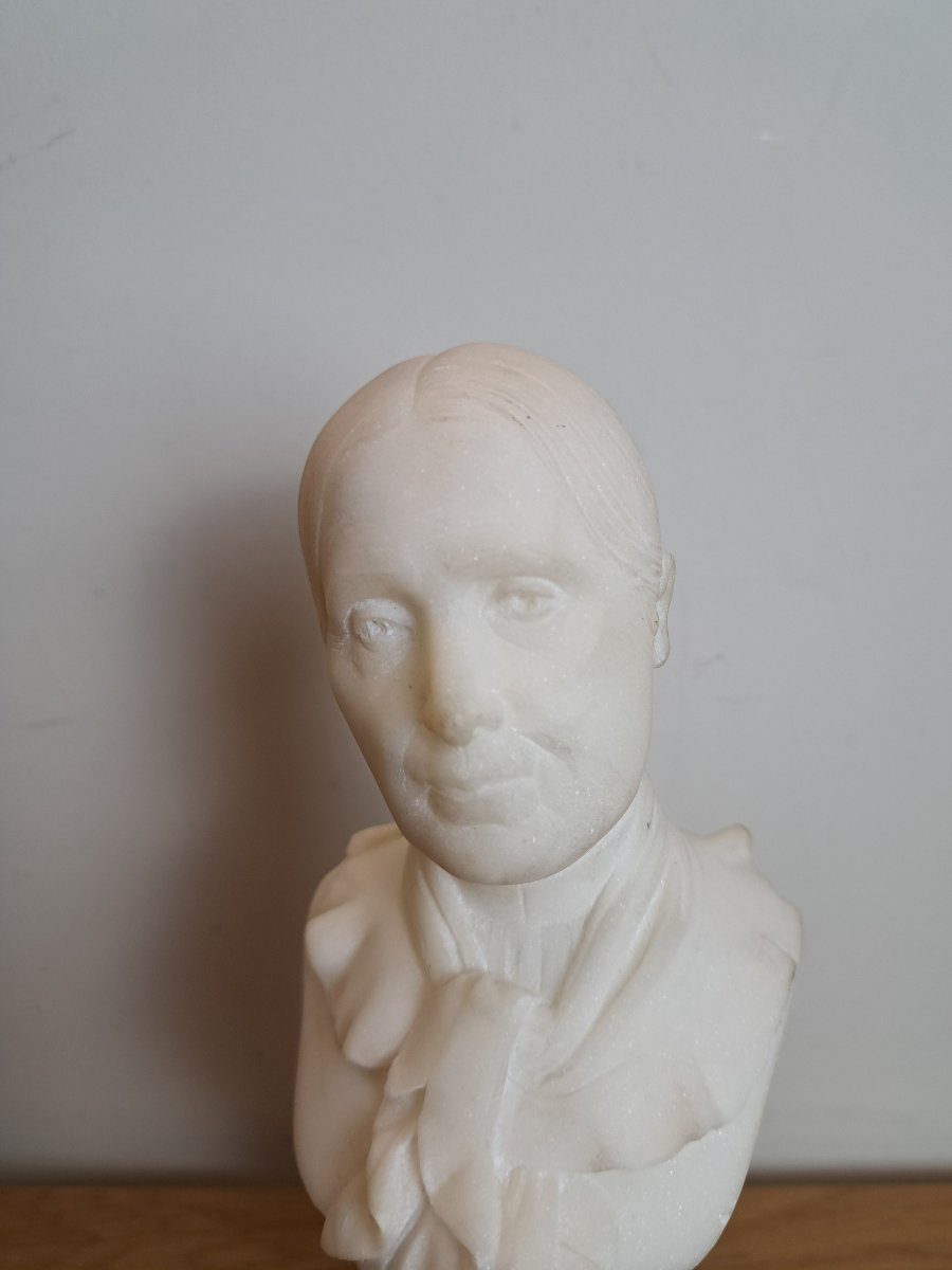 Dame de qualité , Buste en marbre sculpté , Fin XIX°. -photo-3