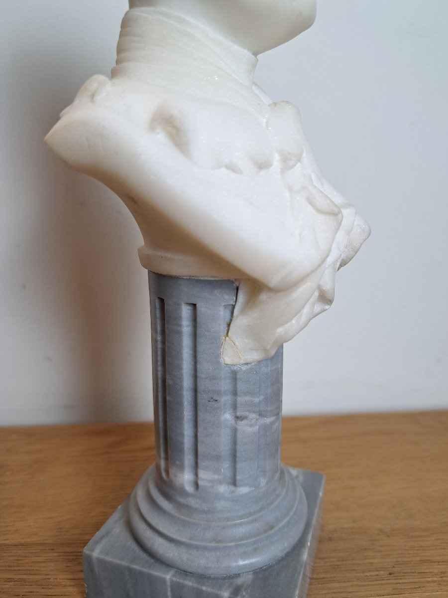 Dame de qualité , Buste en marbre sculpté , Fin XIX°. -photo-4
