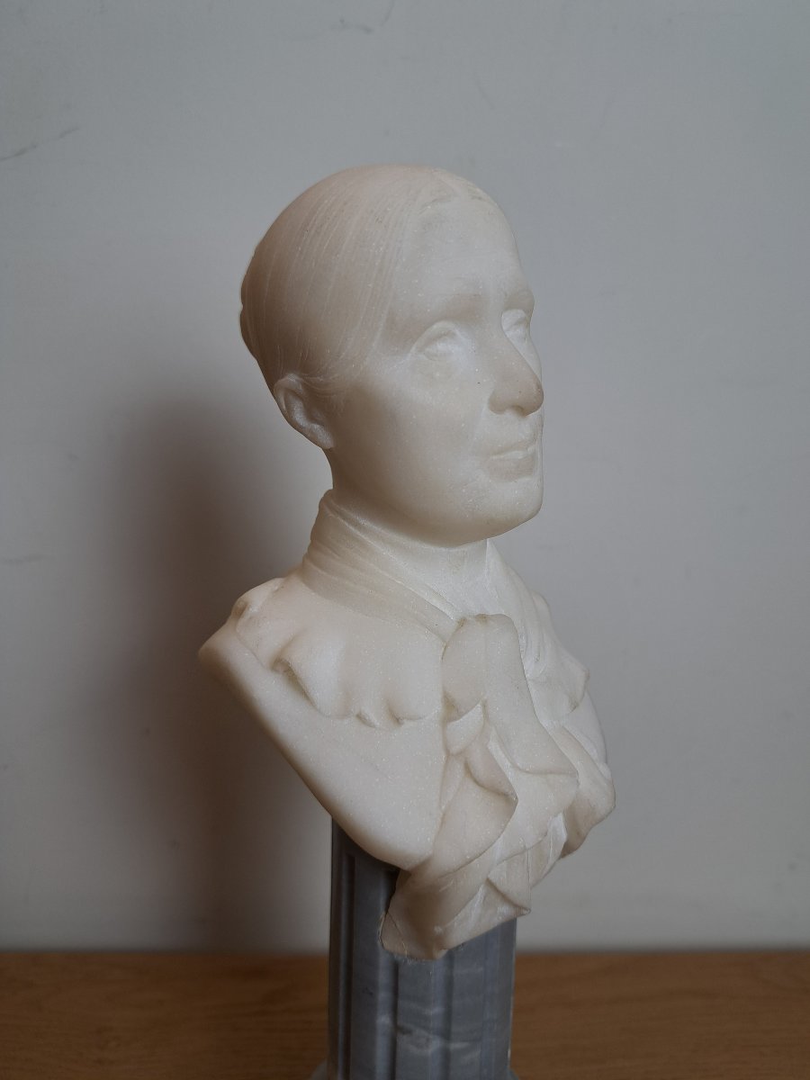 Dame de qualité , Buste en marbre sculpté , Fin XIX°. -photo-6