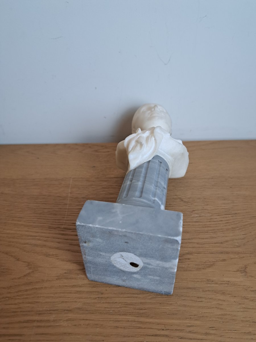 Dame de qualité , Buste en marbre sculpté , Fin XIX°. -photo-7