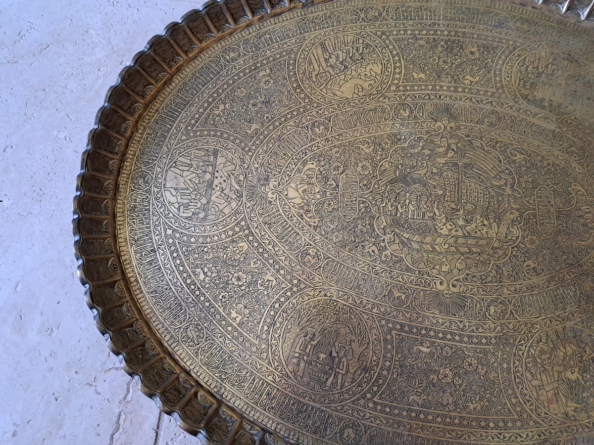Grand plateau ovale , Laiton ciselé , Qajar , Iran , XIX°. -photo-3