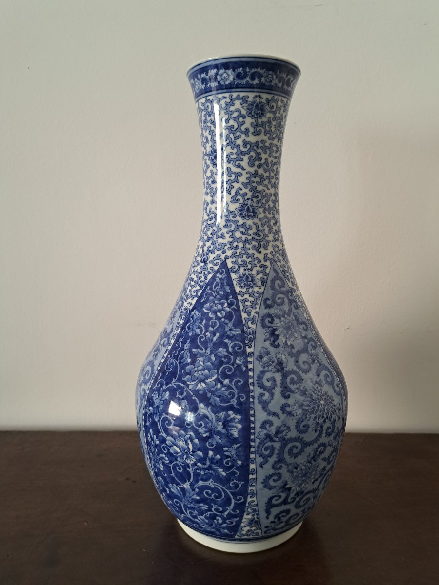 Japon , Grand vase à long col , Porcelaine , Blanc Bleu , Signé , XIX°. -photo-3
