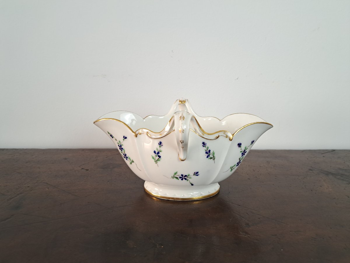Manufacture de Clignancourt , Saucière aux Barbeaux , Porcelaine , XVIII°. 