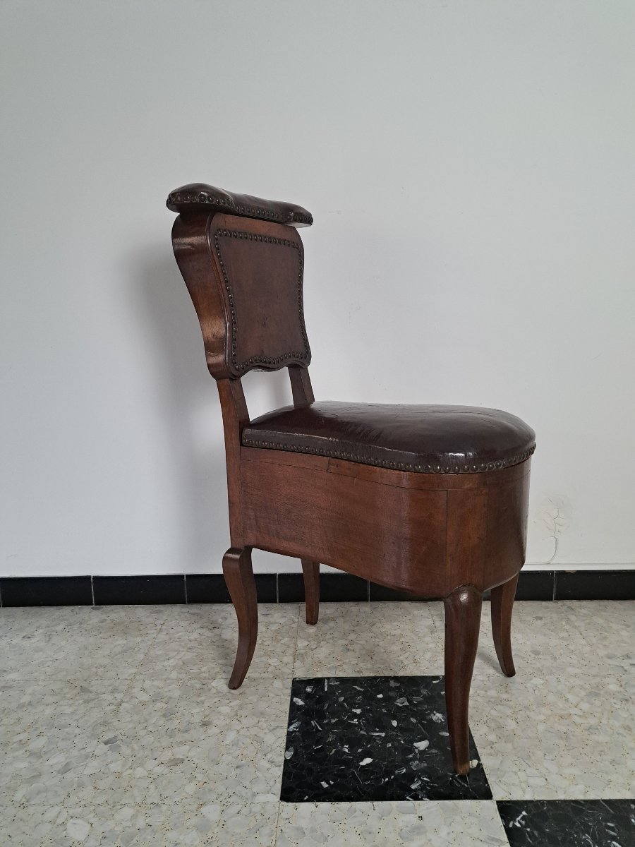 Bidet, Walnut And Walnut Veneer, Louis XV Period, 18th Century. 