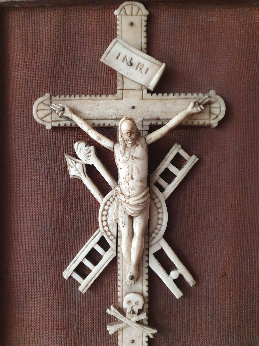 Christ Aux Instruments De La Passion , Os Et Bois , XVIII°. -photo-2