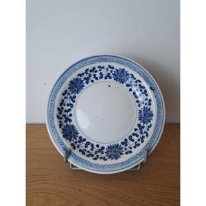 Chine , Petite assiette , Porcelaine Blanc bleu , XX°. 