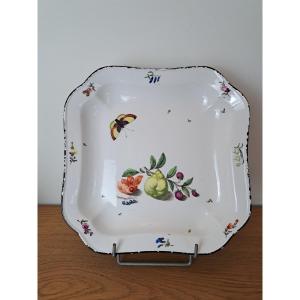 Plat aux fruits et au papillon , Porcelaine , XVIII°. 