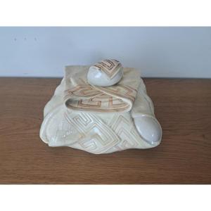 Sarreguemines , Majolique Trompe l'œil œufs et torchon à la grecque , fin XIX°. 