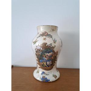 Vase balustre en fixé sous verre , Italie , Fin XVIII°.