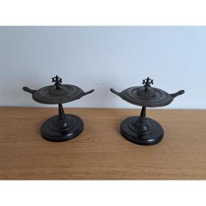 Paire de cassolettes , Néo étrusque , Bronze patiné , XIX°.