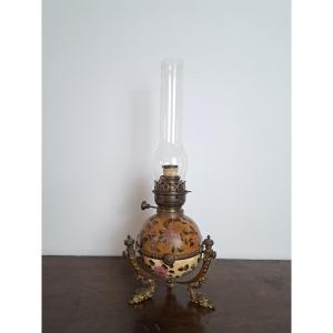 Zsolnay ? , Lampe à pétrole en faïence et bronze , XIX°. 