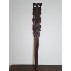 Quenouille en bois sculpté , Fin XIX°.