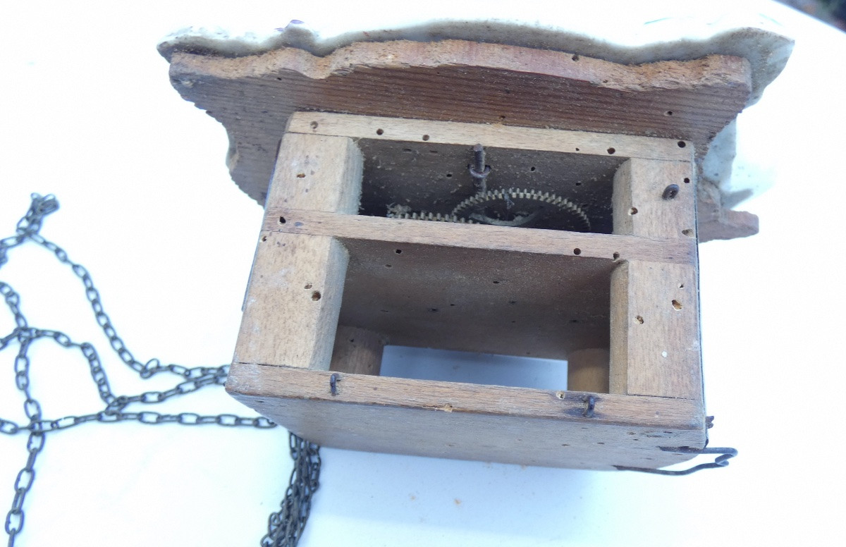 Yoghi Small Black Forest Pendulum Clock-photo-3