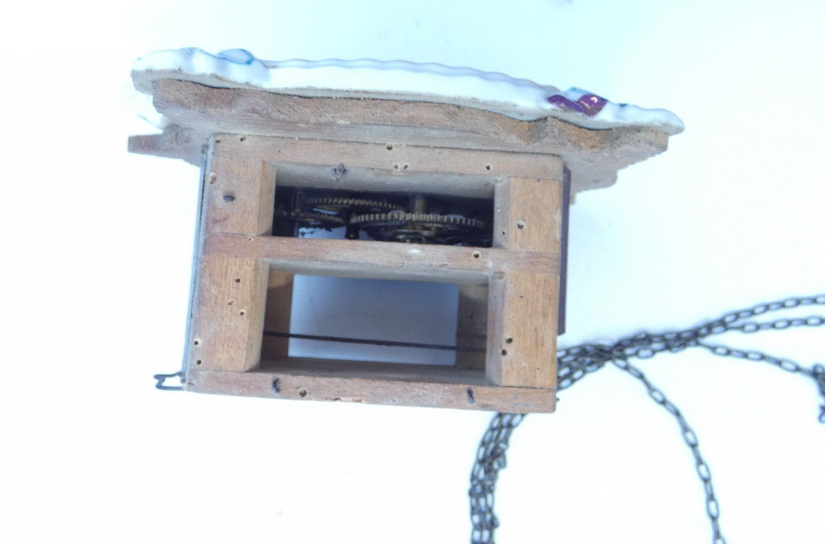 Yoghi Small Black Forest Pendulum Clock-photo-4